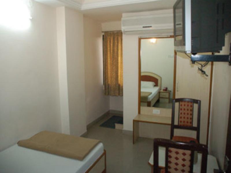 Hotel O Surya Residency Hyderabad Exterior photo